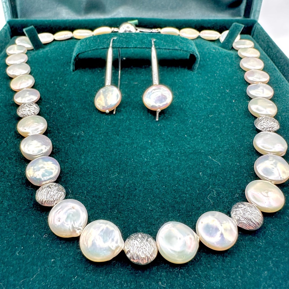 Very Elegant Silver and White Water Pearls Jewelry Set w/18K Gold, Excel Cond